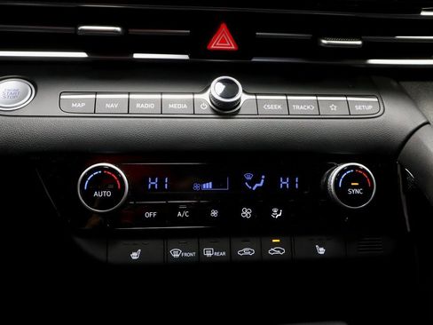 Certified 2023 Hyundai Elantra SEL w/ Convenience Package image 32