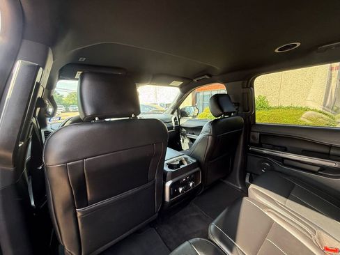 Used 2018 Ford Expedition XLT w/ Equipment Group 201A RWD image 12