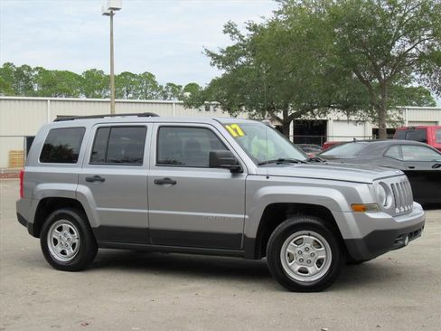 Used 2017 Jeep Patriot Sport image 2