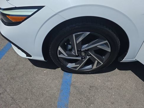 Used 2025 Hyundai Elantra SEL FWD image 23