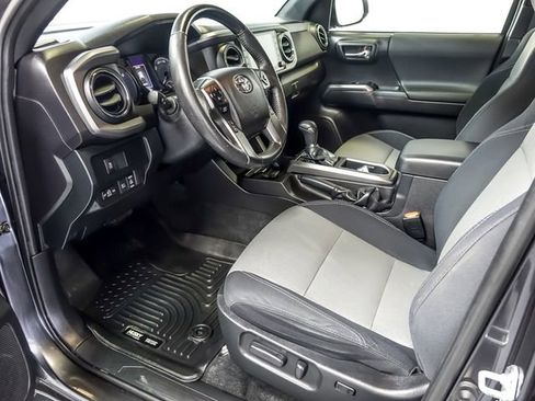 Used 2021 Toyota Tacoma TRD Sport w/ Technology Package AWD/4WD image 13