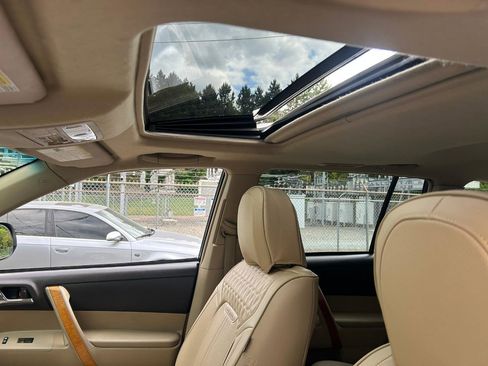 Used 2010 Toyota Highlander Limited image 20
