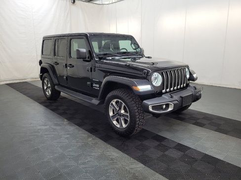 Used 2018 Jeep Wrangler Unlimited Sahara w/ LED Lighting Group AWD/4WD image 13