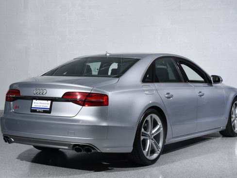 Used 2015 Audi S8 AWD/4WD image 3