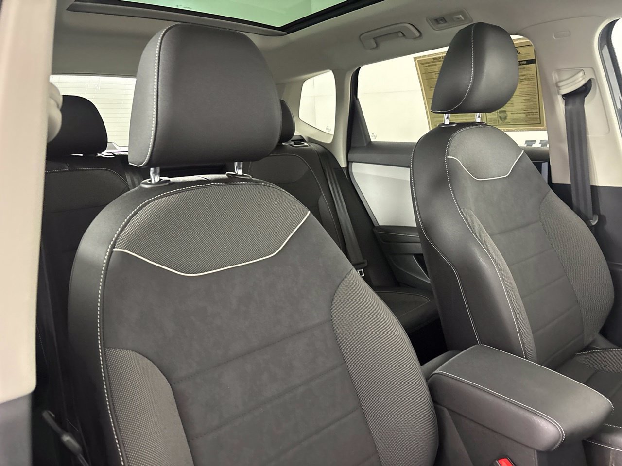 Used 2024 Volkswagen Taos SE w/ Panoramic Sunroof Package AWD/4WD image 31