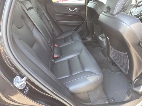 Used 2023 Volvo XC60 B5 Plus AWD/4WD image 19