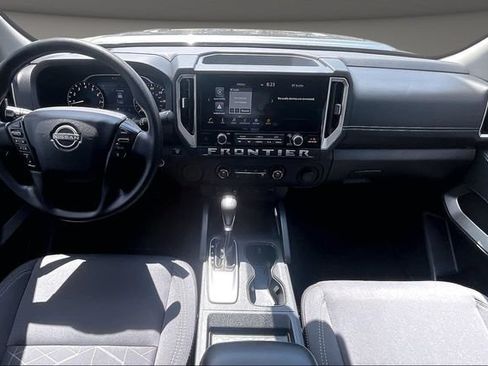 Used 2025 Nissan Frontier SV RWD image 13