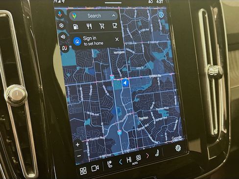 Used 2024 Volvo XC40 B5 Core w/ Climate Package image 22