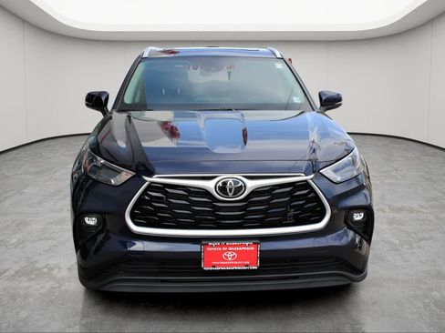 Used 2023 Toyota Highlander XLE AWD/4WD image 7