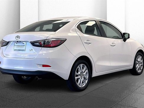 Used 2017 Toyota Yaris iA image 13