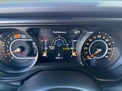 Used 2025 Jeep Wrangler Unlimited Rubicon AWD/4WD image 27