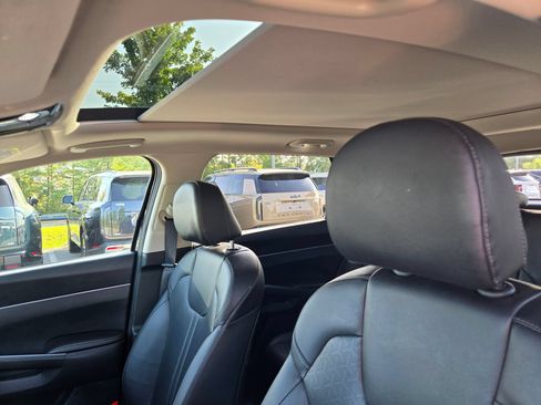 Used 2023 Kia Sorento S w/ Panoramic Sunroof Package FWD image 25