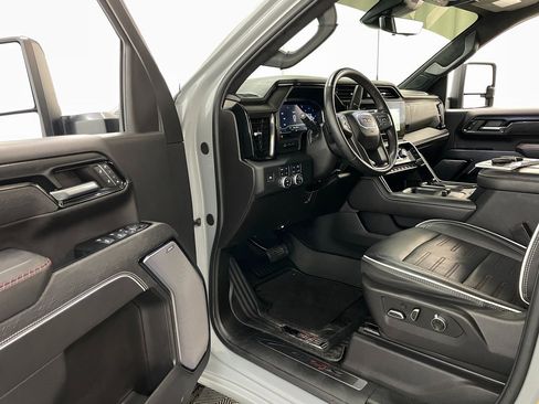 Used 2024 GMC Sierra 2500 AT4X image 30