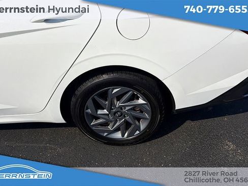 Used 2024 Hyundai Elantra SEL FWD image 13