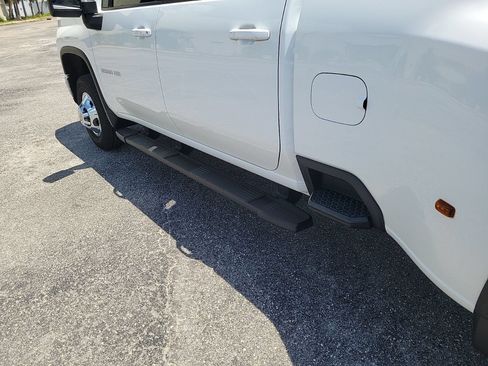 Used 2024 Chevrolet Silverado 3500 LT AWD/4WD image 10