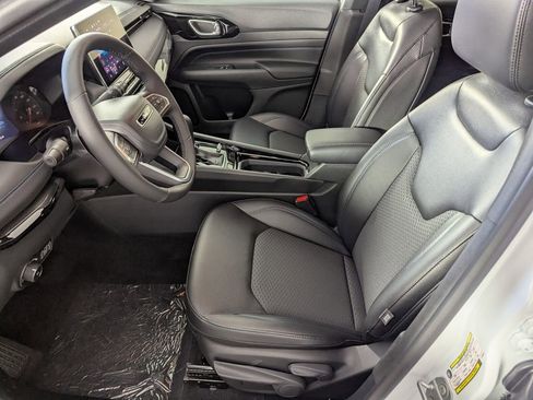 New 2026 Jeep Compass Latitude image 10