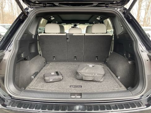 Used 2022 Volkswagen Tiguan SE R-Line image 10