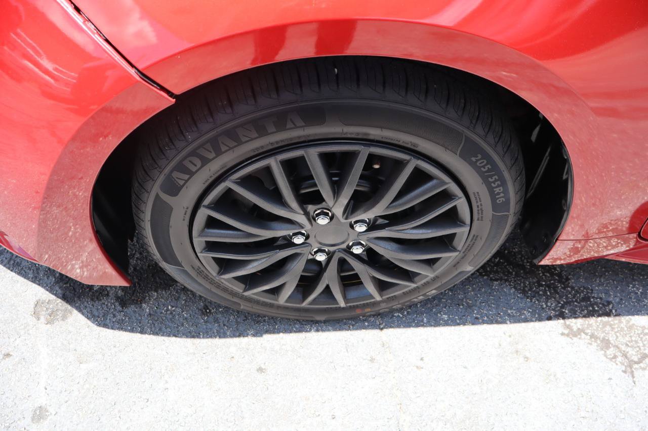 Used 2021 Toyota Corolla LE FWD image 33