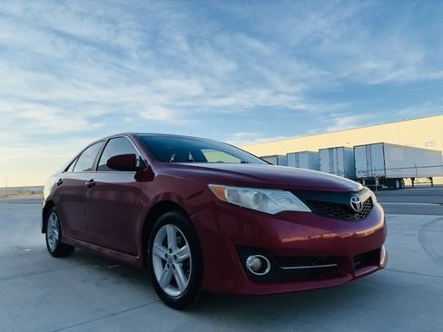 Used 2014 Toyota Camry L image 7