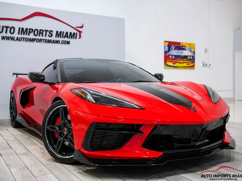 Used 2021 Chevrolet Corvette Stingray Coupe w/ Z51 Performance Package RWD image 28