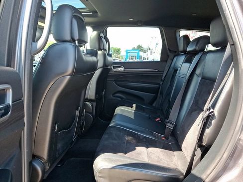 Used 2018 Jeep Grand Cherokee Altitude AWD/4WD image 12