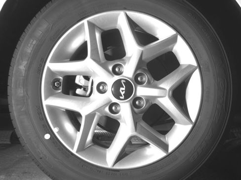 Used 2025 Kia Soul LX w/ LX Technology Package FWD image 18