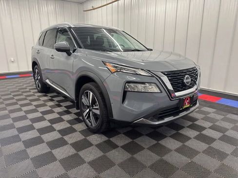 Used 2022 Nissan Rogue SL w/ SL Premium Package image 2