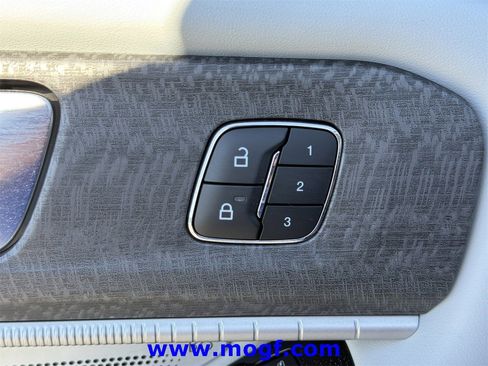 Certified 2025 Ford Explorer Platinum w/ Ultimate Package image 17