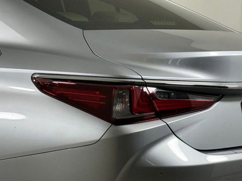 Used 2025 Lexus ES 350 w/ Premium Package FWD image 17