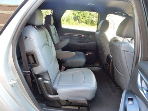Used 2023 Buick Enclave Essence AWD/4WD image 43