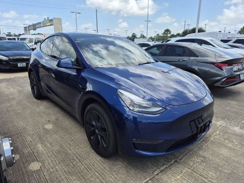 Used 2025 Tesla Model Y Long Range AWD/4WD image 2