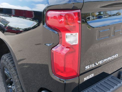 Used 2023 Chevrolet Silverado 1500 LT Trail Boss w/ Convenience Package II image 17