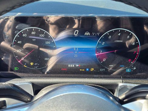 Used 2024 Mercedes-Benz GLB 250 4MATIC image 40