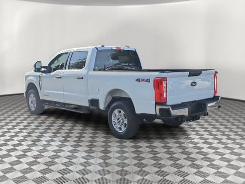 Used 2025 Ford F250 XLT AWD/4WD image 4