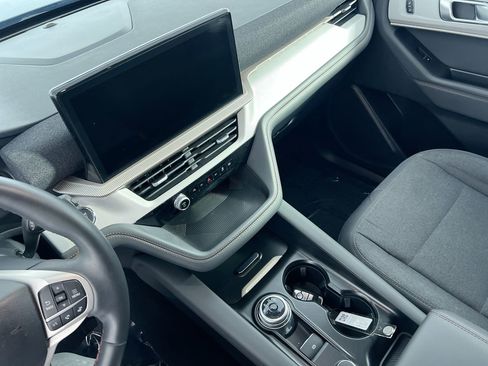 Used 2025 Ford Explorer Active image 22