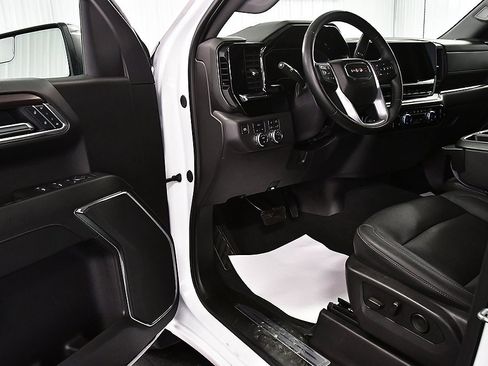 Used 2025 GMC Sierra 1500 SLT image 18