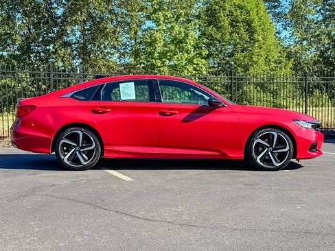 Used 2022 Honda Accord Sport image 2