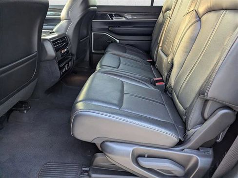 Used 2022 Jeep Wagoneer Series II RWD image 16