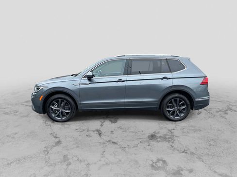 Used 2023 Volkswagen Tiguan SE AWD/4WD image 5