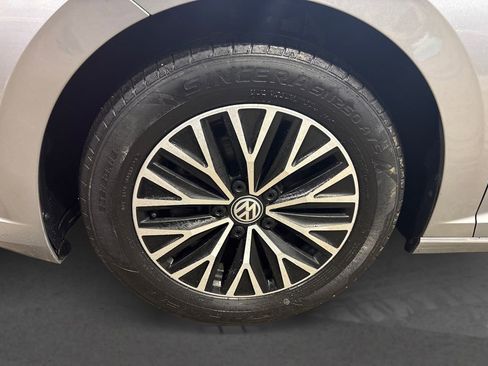 Used 2019 Volkswagen Jetta SE w/ Cold Weather Package image 12