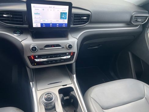 Used 2021 Ford Explorer XLT w/ Equipment Group 202A image 9