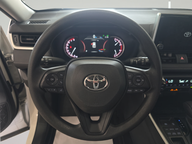 Used 2025 Toyota RAV4 XLE AWD/4WD image 14