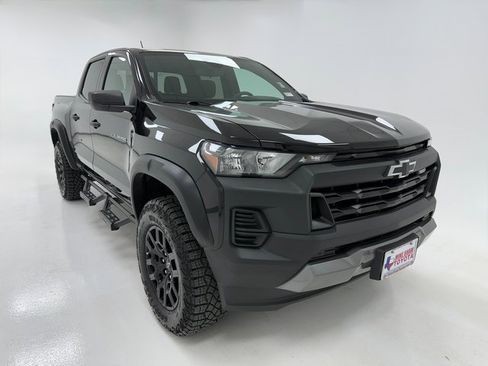 Used 2024 Chevrolet Colorado Trail Boss w/ Advanced Trailering Package image 2