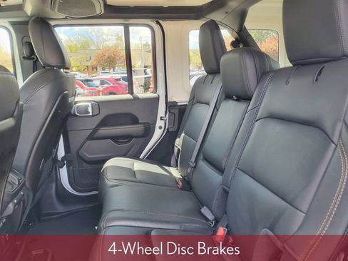 Used 2025 Jeep Wrangler Unlimited Sahara w/ Technology Group AWD/4WD image 36