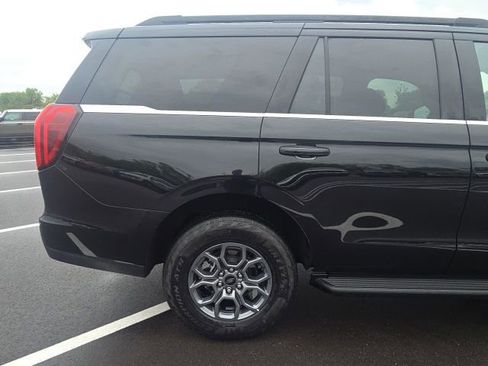 Used 2025 Ford Expedition Active AWD/4WD image 7