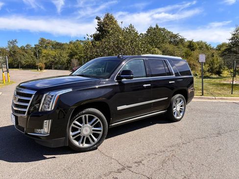 Used 2015 Cadillac Escalade Premium AWD/4WD image 2