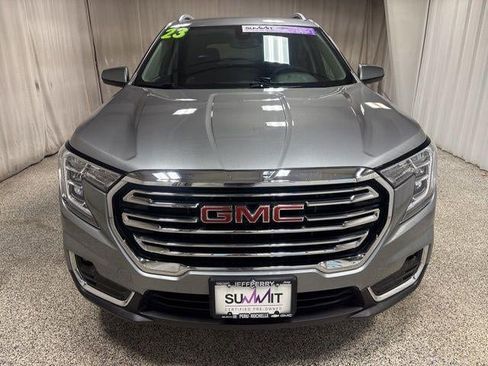 Used 2023 GMC Terrain SLT image 8