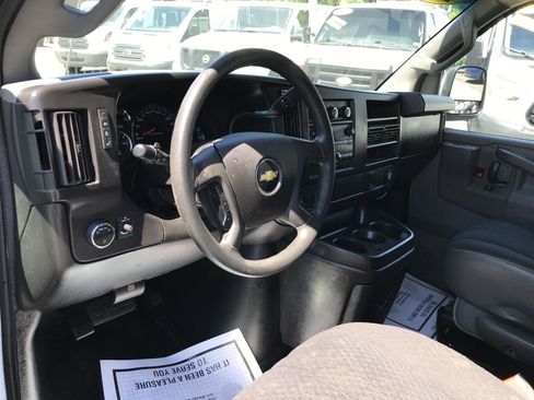 Used 2018 Chevrolet Express 2500 w/ Driver Convenience Package RWD image 12