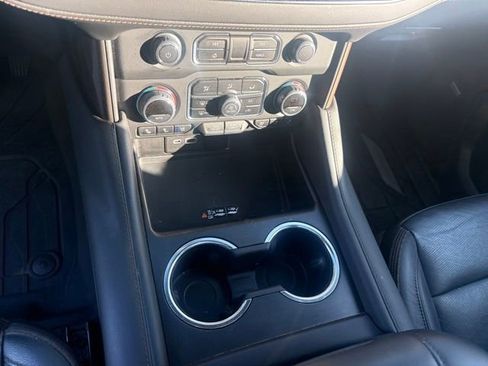 Used 2022 Chevrolet Suburban High Country AWD/4WD image 11