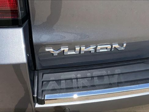 Used 2019 GMC Yukon Denali w/ Denali Ultimate Package AWD/4WD image 29